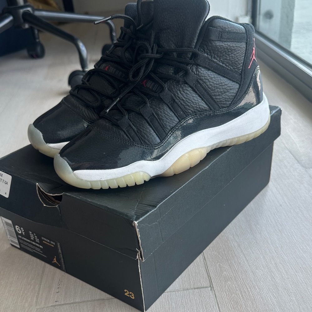 Jordan 11 Retro  6.5 Sneakers